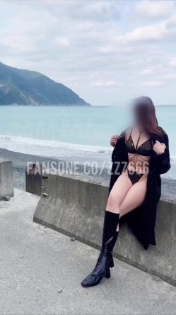 专攻高颜值网红台湾泡良大神「郑原创」FO私拍，极品小模情趣内衣野外露出篇，海边、加油站、公园…路途中湿的一塌煳涂 截图1