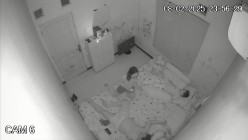 黑客破解家庭网络摄像头偷拍 极品夫妻 的日常性生活每次啪啪都需要道具插逼自慰热身再开干 截图2