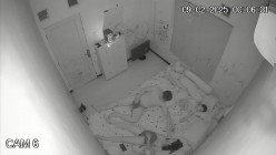 黑客破解家庭网络摄像头偷拍 极品夫妻 的日常性生活每次啪啪都需要道具插逼自慰热身再开干 截图10