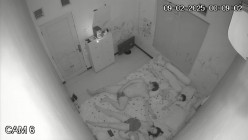 黑客破解家庭网络摄像头偷拍 极品夫妻 的日常性生活每次啪啪都需要道具插逼自慰热身再开干 截图12