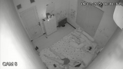黑客破解家庭网络摄像头偷拍 极品夫妻 的日常性生活每次啪啪都需要道具插逼自慰热身再开干 截图13