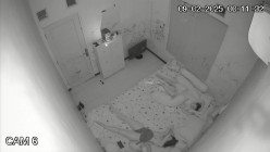 黑客破解家庭网络摄像头偷拍 极品夫妻 的日常性生活每次啪啪都需要道具插逼自慰热身再开干 截图14
