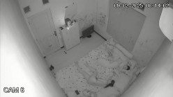 黑客破解家庭网络摄像头偷拍 极品夫妻 的日常性生活每次啪啪都需要道具插逼自慰热身再开干 截图16