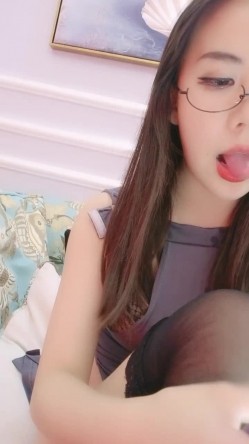 十个眼镜妹九个骚【身材很哇塞】她是空姐多少老板排队都约不到 截图4