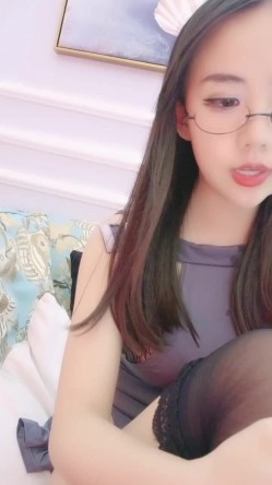十个眼镜妹九个骚【身材很哇塞】她是空姐多少老板排队都约不到 截图5