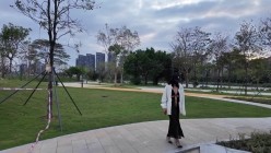 年度最强露出女神【cikaimoonLiWaynix】乡间地头，城市雨夜街头，大白天公园，每一次都惊险刺激！ 截图1