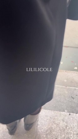 专泡良家大神『LILILICOLE』翘臀骚货一边穿着高跟黑丝一边女上摇摆，只需躺着据能享受全自动炮架服务 截图8