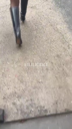 专泡良家大神『LILILICOLE』翘臀骚货一边穿着高跟黑丝一边女上摇摆，只需躺着据能享受全自动炮架服务 截图10