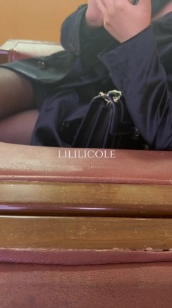 专泡良家大神『LILILICOLE』翘臀骚货一边穿着高跟黑丝一边女上摇摆，只需躺着据能享受全自动炮架服务 截图14