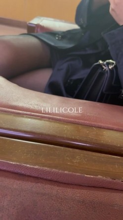 专泡良家大神『LILILICOLE』翘臀骚货一边穿着高跟黑丝一边女上摇摆，只需躺着据能享受全自动炮架服务 截图16