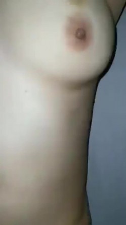熟女阿姨 有点害羞 老拿手挡逼 被无套输出 鲍鱼有点黑 截图9