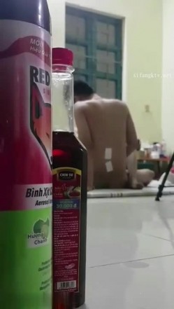【猎奇稀缺 ️大开眼界】 门缝窗外偷拍 刺激偷拍情侣沉浸式啪啪 被偷拍都不知道 各式姿势操的好疯狂刺激 截图1