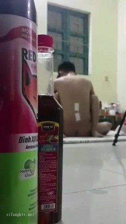 【猎奇稀缺 ️大开眼界】 门缝窗外偷拍 刺激偷拍情侣沉浸式啪啪 被偷拍都不知道 各式姿势操的好疯狂刺激 截图2