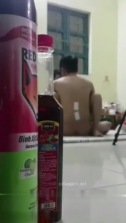 【猎奇稀缺 ️大开眼界】 门缝窗外偷拍 刺激偷拍情侣沉浸式啪啪 被偷拍都不知道 各式姿势操的好疯狂刺激 截图3