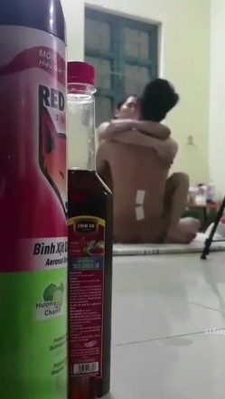【猎奇稀缺 ️大开眼界】 门缝窗外偷拍 刺激偷拍情侣沉浸式啪啪 被偷拍都不知道 各式姿势操的好疯狂刺激 截图7