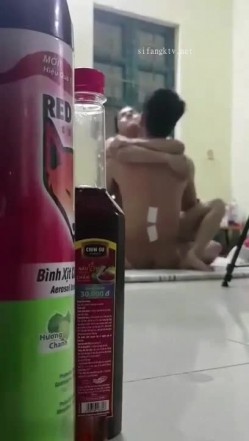 【猎奇稀缺 ️大开眼界】 门缝窗外偷拍 刺激偷拍情侣沉浸式啪啪 被偷拍都不知道 各式姿势操的好疯狂刺激 截图8