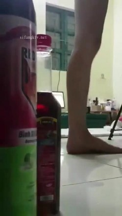 【猎奇稀缺 ️大开眼界】 门缝窗外偷拍 刺激偷拍情侣沉浸式啪啪 被偷拍都不知道 各式姿势操的好疯狂刺激 截图16