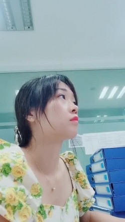 【清纯小野喵】在外资公司上班美丽小姐姐~上班偷偷直播! 截图3