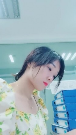 【清纯小野喵】在外资公司上班美丽小姐姐~上班偷偷直播! 截图5