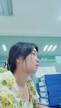 【清纯小野喵】在外资公司上班美丽小姐姐~上班偷偷直播! 截图8
