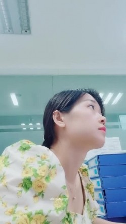 【清纯小野喵】在外资公司上班美丽小姐姐~上班偷偷直播! 截图16