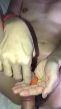 熟女阿姨吃鸡啪啪 在家被无套输出 爆菊花 操的噢噢叫不停 内射 截图3