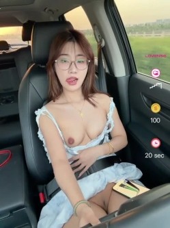 ️超级淫荡骚母狗【GG-BONG1】反差眼镜骚货户外车内道具自慰喷水 截图9