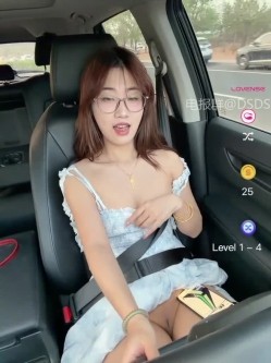 ️超级淫荡骚母狗【GG-BONG1】反差眼镜骚货户外车内道具自慰喷水 截图11