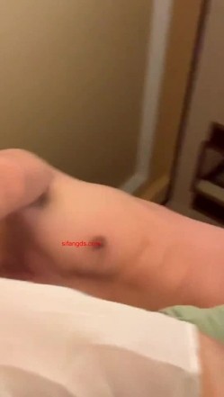 穷人女神金主母狗！巨乳绿茶婊【顾灵曦】私拍福利，吃屌车震道具自慰，被土豪无套射了满背 截图14