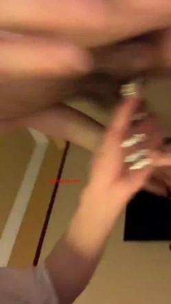穷人女神金主母狗！巨乳绿茶婊【顾灵曦】私拍福利，吃屌车震道具自慰，被土豪无套射了满背 截图15