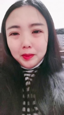 高端女白领全程露脸我咋看着这妞在办公桌上在骚呢，漏着骚穴自慰呻吟，互动撩骚淫声荡语道具抽插玩的好嗨啊 截图2