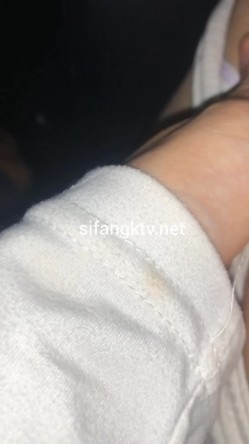 真实醉奸大一校花学妹最后还尿了她一脸 截图1