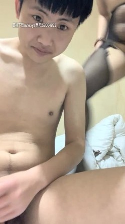 黑丝小骚逼露脸玩的嗨给小哥哥舔菊花，做爱新体验撅着屁股让小哥手指双插，多体位爆草骚逼，后入直接爆菊 截图16