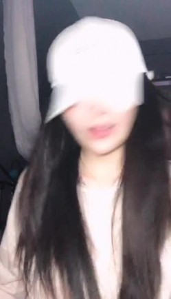 淫荡骚气大奶女主播全裸身上抹润滑油 震动棒自慰乳夹带项圈滴蜡 截图1