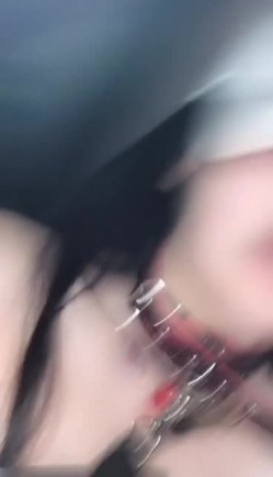 淫荡骚气大奶女主播全裸身上抹润滑油 震动棒自慰乳夹带项圈滴蜡 截图15