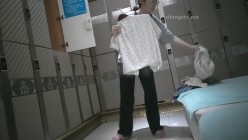 国内『温泉会所』贴脸偷拍沐浴更衣泳池戏水 超多美女良家少妇近距离接触 截图1