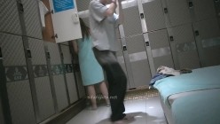 国内『温泉会所』贴脸偷拍沐浴更衣泳池戏水 超多美女良家少妇近距离接触 截图2