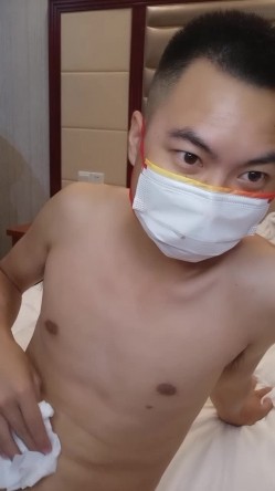 甜美牙套小表妹酒店被炮友各种操，上位骑乘扶着屁股后入，双腿肩上扛正入猛操，多种姿势换一遍很享受 截图7