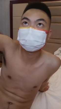 甜美牙套小表妹酒店被炮友各种操，上位骑乘扶着屁股后入，双腿肩上扛正入猛操，多种姿势换一遍很享受 截图8