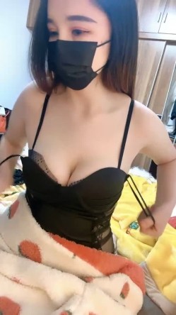 新人！G奶美人~巨乳肥臀~【女朋友】揉穴自慰~超级过瘾 陶醉其中表情，撩人，太美了！ 截图11
