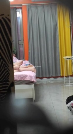 【极品稀缺猫眼偷拍】超刺激猫眼偷窥酒店情侣造人啪啪做爱 叫声淫荡 不一样的视觉体验 比酒店偷拍更刺激 情侣篇 截图4