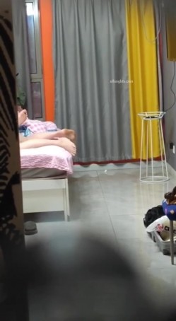 【极品稀缺猫眼偷拍】超刺激猫眼偷窥酒店情侣造人啪啪做爱 叫声淫荡 不一样的视觉体验 比酒店偷拍更刺激 情侣篇 截图14