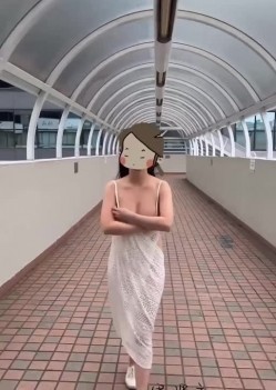香港大学女神 尹理文户外露出 各种场合露出放飞自我 全裸半裸秀极品身材 截图12