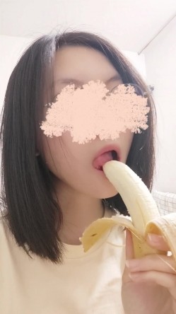 《贵在真实 反差淫妻》顶级绿帽刷锅狠人完美S身材极品女神眼镜教师人妻【ZM宝儿】私拍完结，调教成母狗3P 截图3