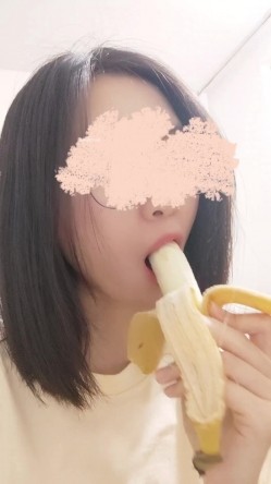 《贵在真实 反差淫妻》顶级绿帽刷锅狠人完美S身材极品女神眼镜教师人妻【ZM宝儿】私拍完结，调教成母狗3P 截图8