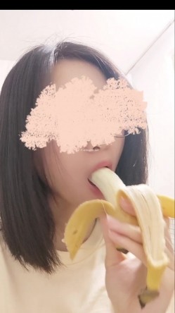《贵在真实 反差淫妻》顶级绿帽刷锅狠人完美S身材极品女神眼镜教师人妻【ZM宝儿】私拍完结，调教成母狗3P 截图10