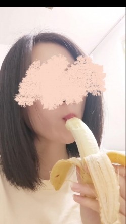 《贵在真实 反差淫妻》顶级绿帽刷锅狠人完美S身材极品女神眼镜教师人妻【ZM宝儿】私拍完结，调教成母狗3P 截图11