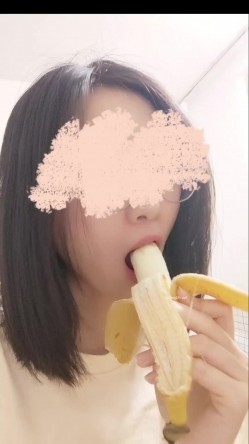 《贵在真实 反差淫妻》顶级绿帽刷锅狠人完美S身材极品女神眼镜教师人妻【ZM宝儿】私拍完结，调教成母狗3P 截图12