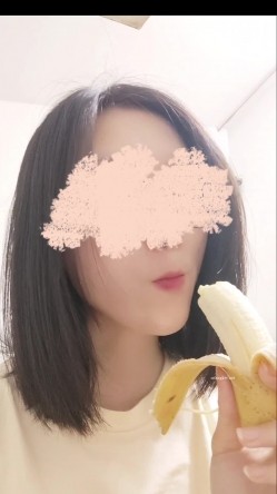 《贵在真实 反差淫妻》顶级绿帽刷锅狠人完美S身材极品女神眼镜教师人妻【ZM宝儿】私拍完结，调教成母狗3P 截图13