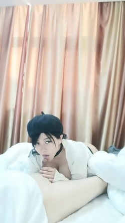乖巧的小少妇露脸漏着骚奶子撩骚大哥激情啪啪，口交乳交大鸡巴玩弄，表情好骚激情上位逼推鸡巴滑入阴道抽插 截图12